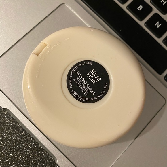 limited edition M.A.C bronzer - Picture 3 of 3